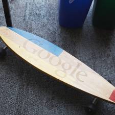 Google zeigt Umfragen in Suchergebnissen an